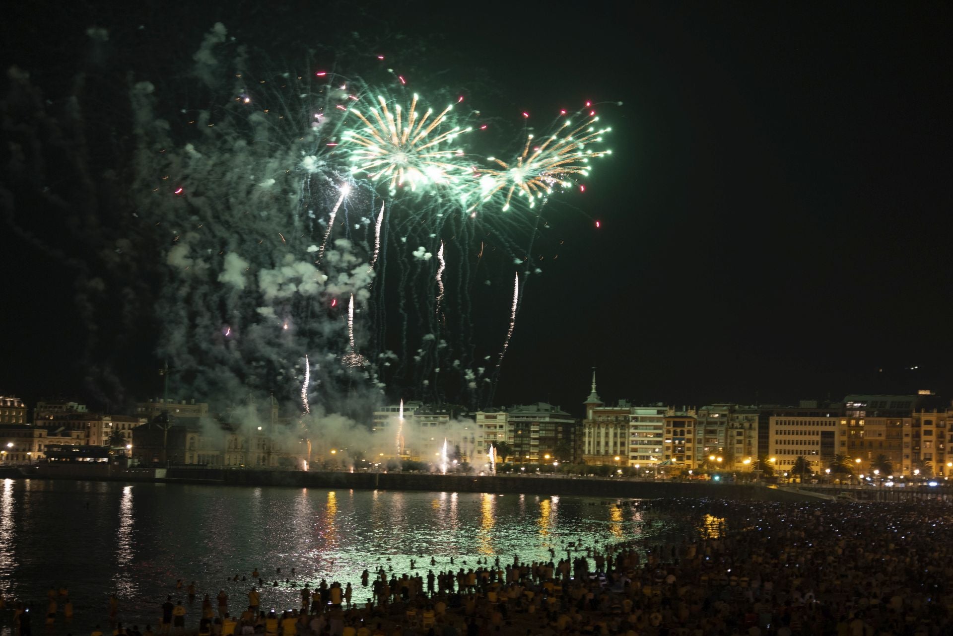Pirotecnia Valenciana, maestría en el diseño de espectáculos llenos de ritmo, color y tradición