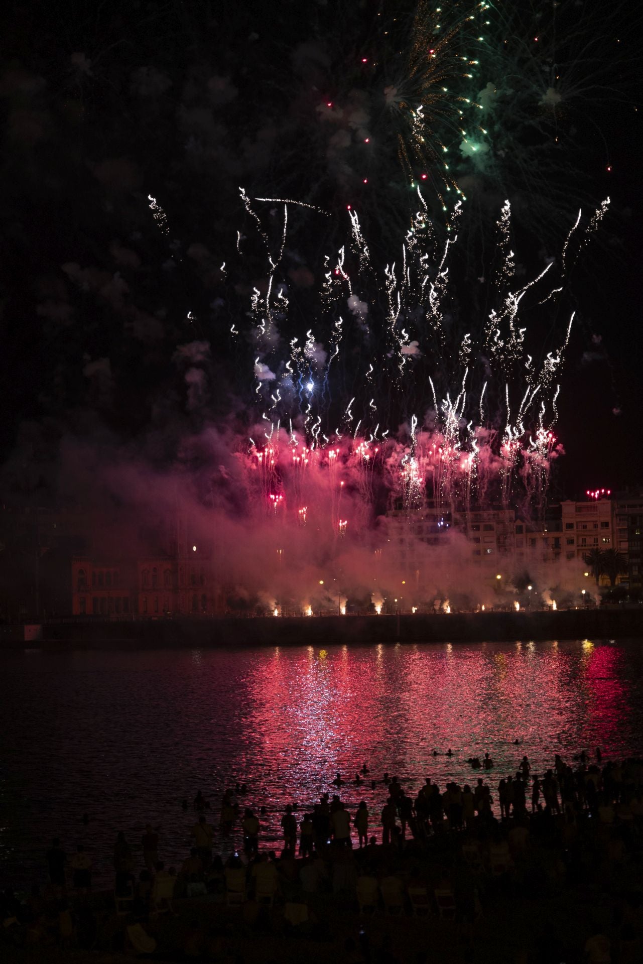 Pirotecnia Valenciana, maestría en el diseño de espectáculos llenos de ritmo, color y tradición