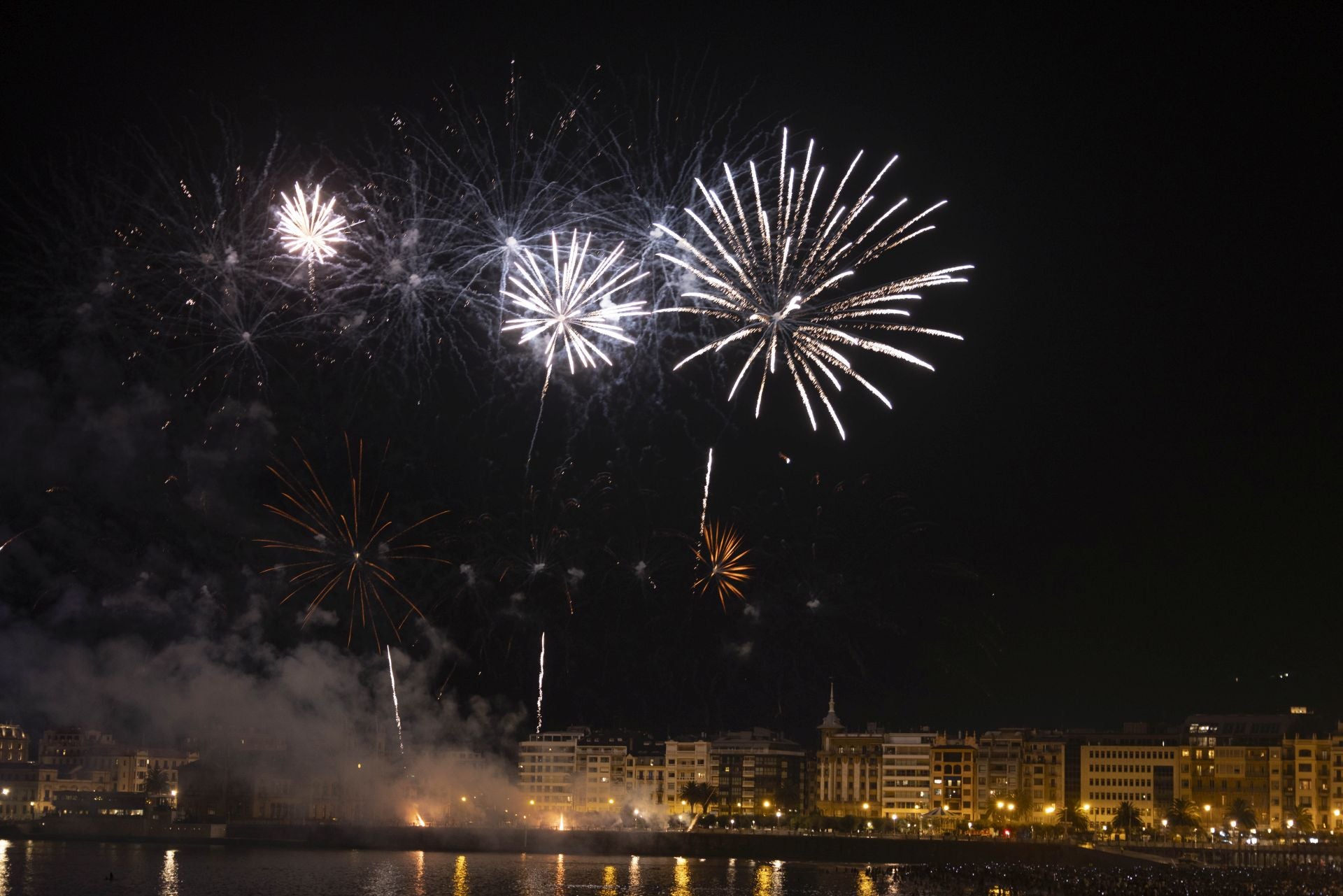 Pirotecnia Valenciana, maestría en el diseño de espectáculos llenos de ritmo, color y tradición