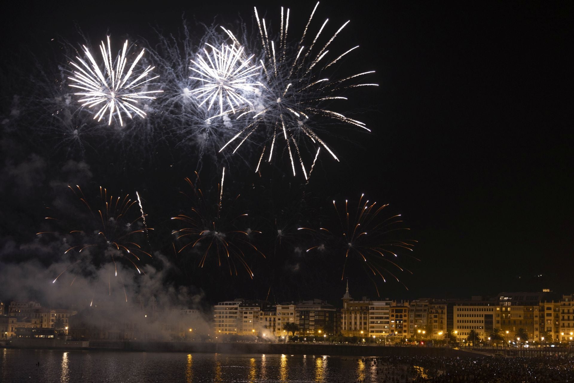 Pirotecnia Valenciana, maestría en el diseño de espectáculos llenos de ritmo, color y tradición
