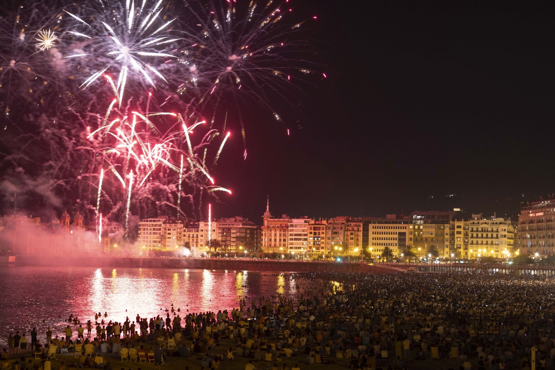 Pirotecnia Valenciana, maestría en el diseño de espectáculos llenos de ritmo, color y tradición