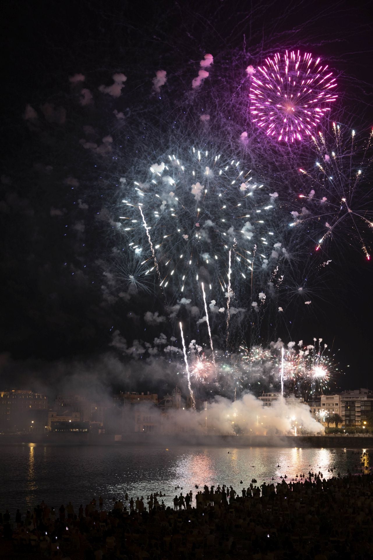 Pirotecnia Valenciana, maestría en el diseño de espectáculos llenos de ritmo, color y tradición