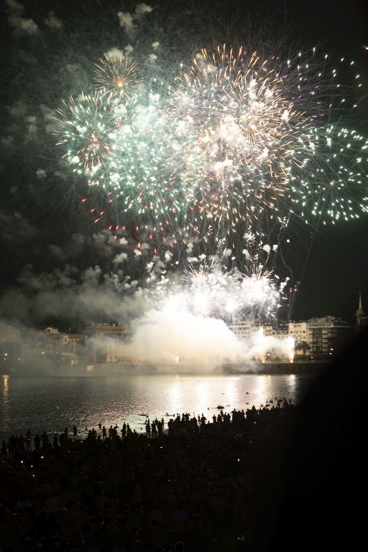 Pirotecnia Valenciana, maestría en el diseño de espectáculos llenos de ritmo, color y tradición