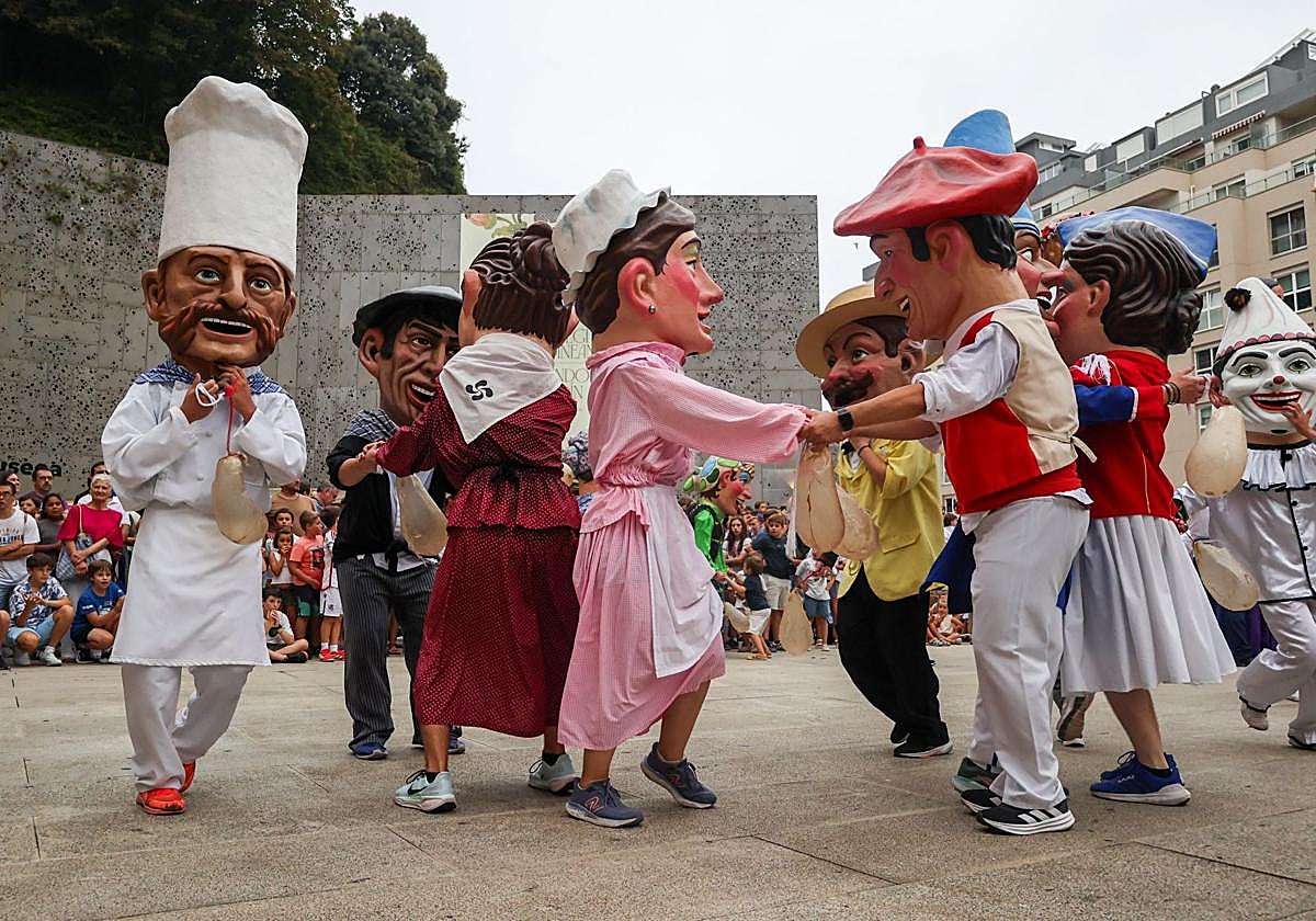 Despedidad de los gigantes y cabezudos de la Semana Grande