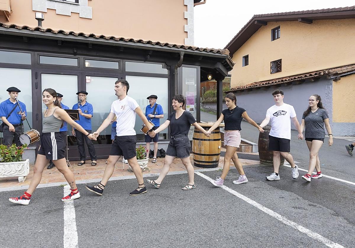 El ambiente festivo tomó el barrio durante toda la festividad de San Roke.