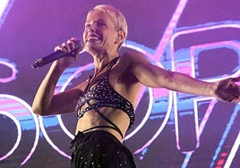 Un momentode la actuación de Soraya en el malecón ante numeroso público.