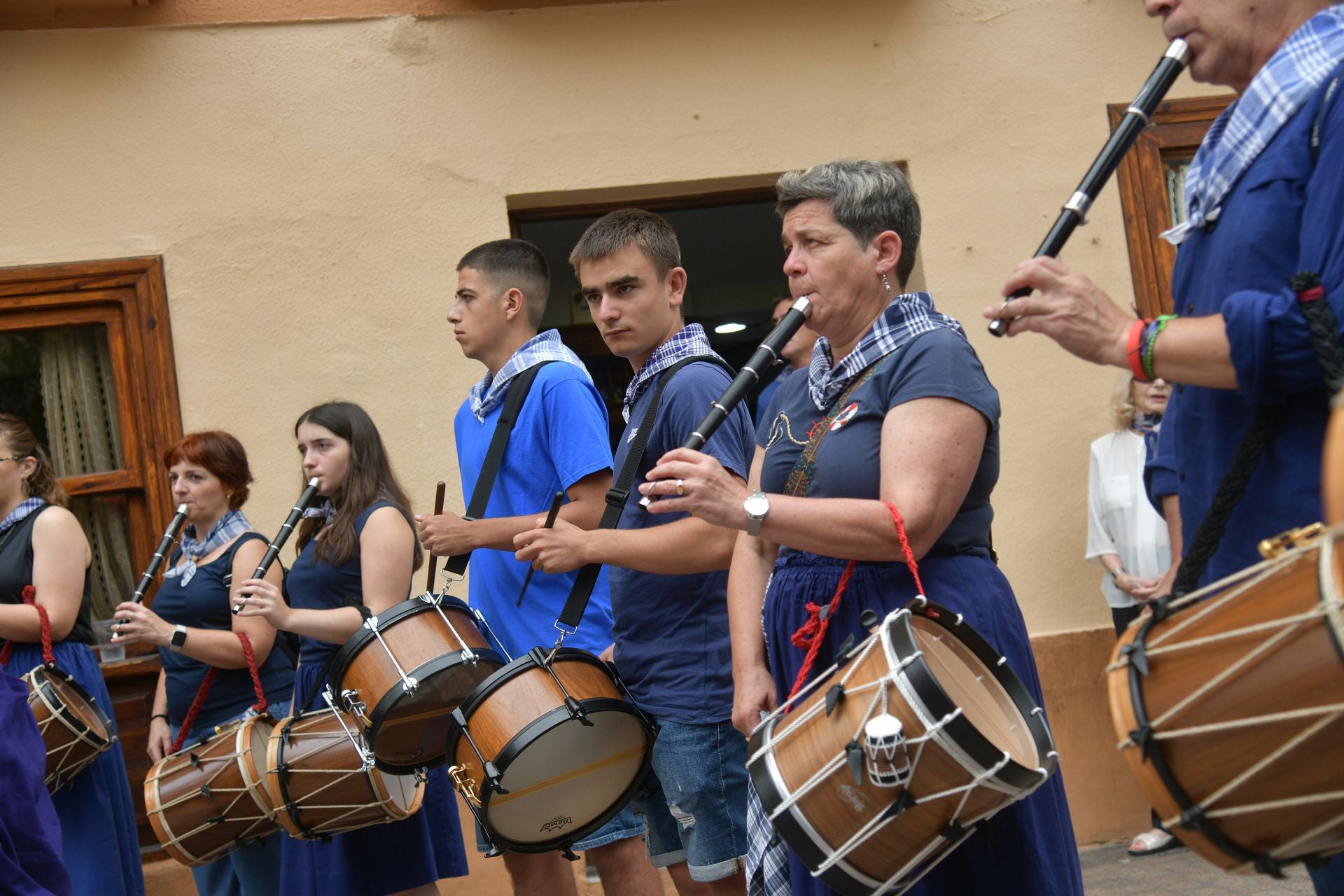 Jorrai Dantza y txistularis en las fiestas de San Roke