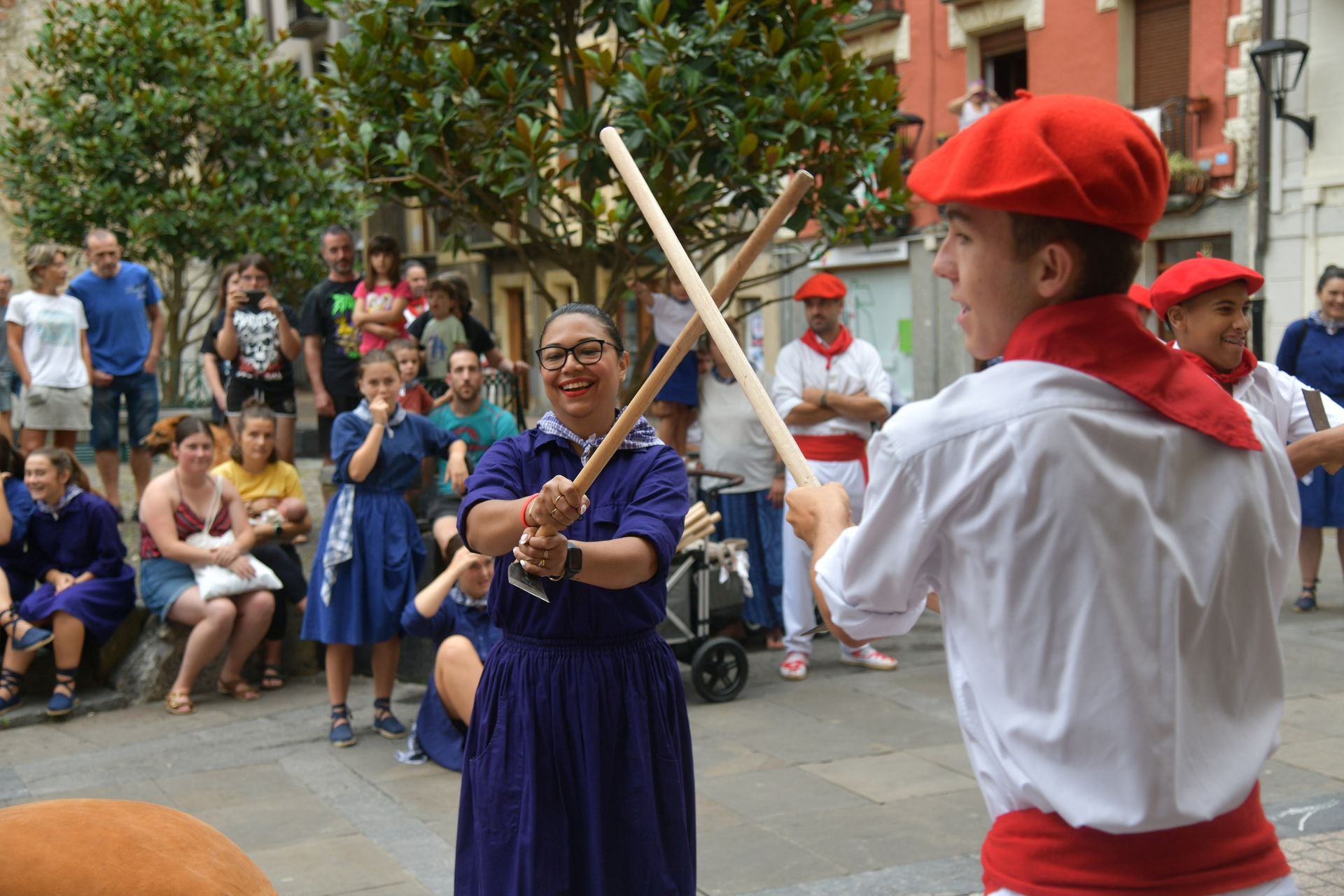 Jorrai Dantza y txistularis en las fiestas de San Roke