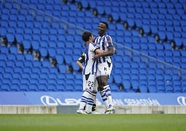 Dadie felicita a Ochieng tras su 'gol partita' ante el Zaragoza
