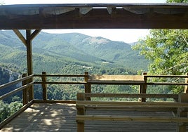 Arantzazuko bide irisgarriko begiratokia.