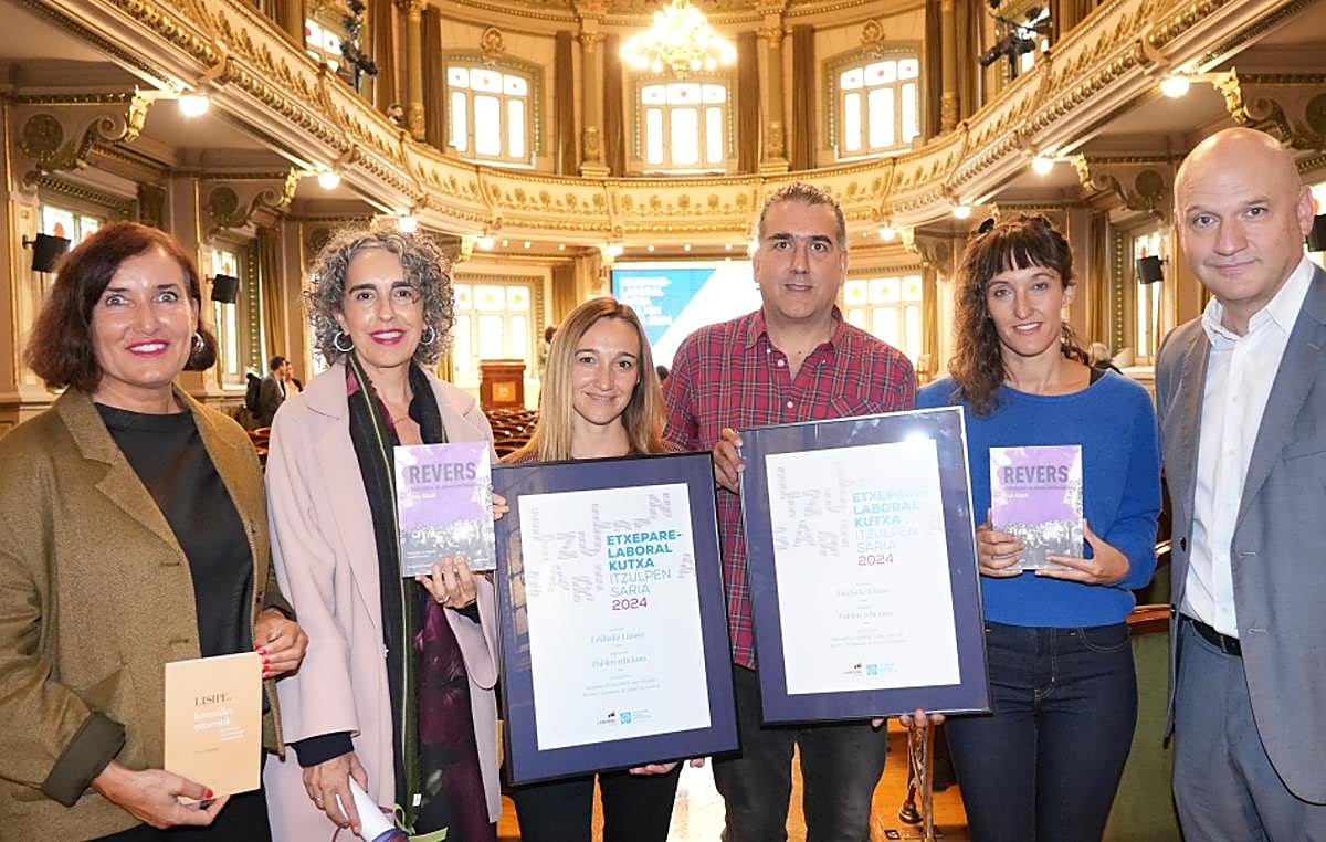 Uxue Alberdi idazle eta bertsolariaren 'Kontrako eztarritik' saiakeraren katalanezko edizioak irabazi du 2024ko Etxepare – LABORAL Kutxa Itzulpen Saria.