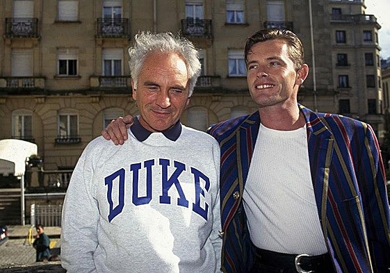 Stamp, junto con Stephan Elliot, director de 'Las aventuras de Priscilla, reina del desierto' en el Zinemaldia de 1994.