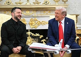 El presidente Donald Trump y su homólogo ucraniano, Volodímir Zelenski, en la reunión de este lunes en la Casa Blanca.