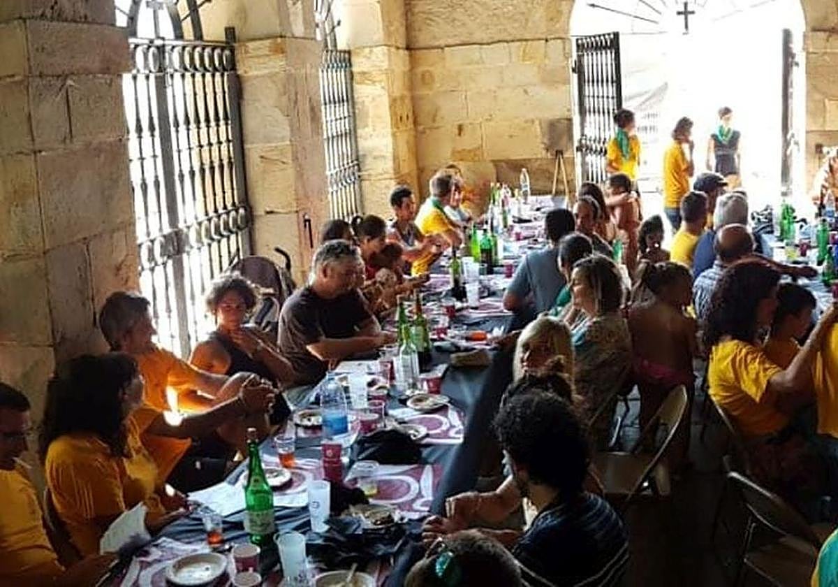 Iazko auzo bazkaria Uribarrin.