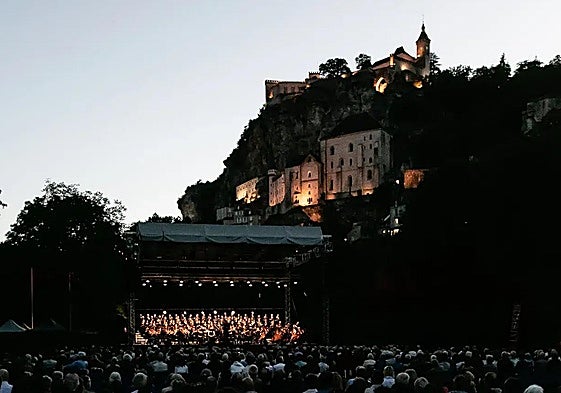 El Orfeón Donostiarra durante su primer recital en el Festival de Rocamadour.