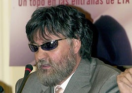 Aparición publica de Mikel Lejarza, 'El lobo', en la presentación de un libro sobre su vida.