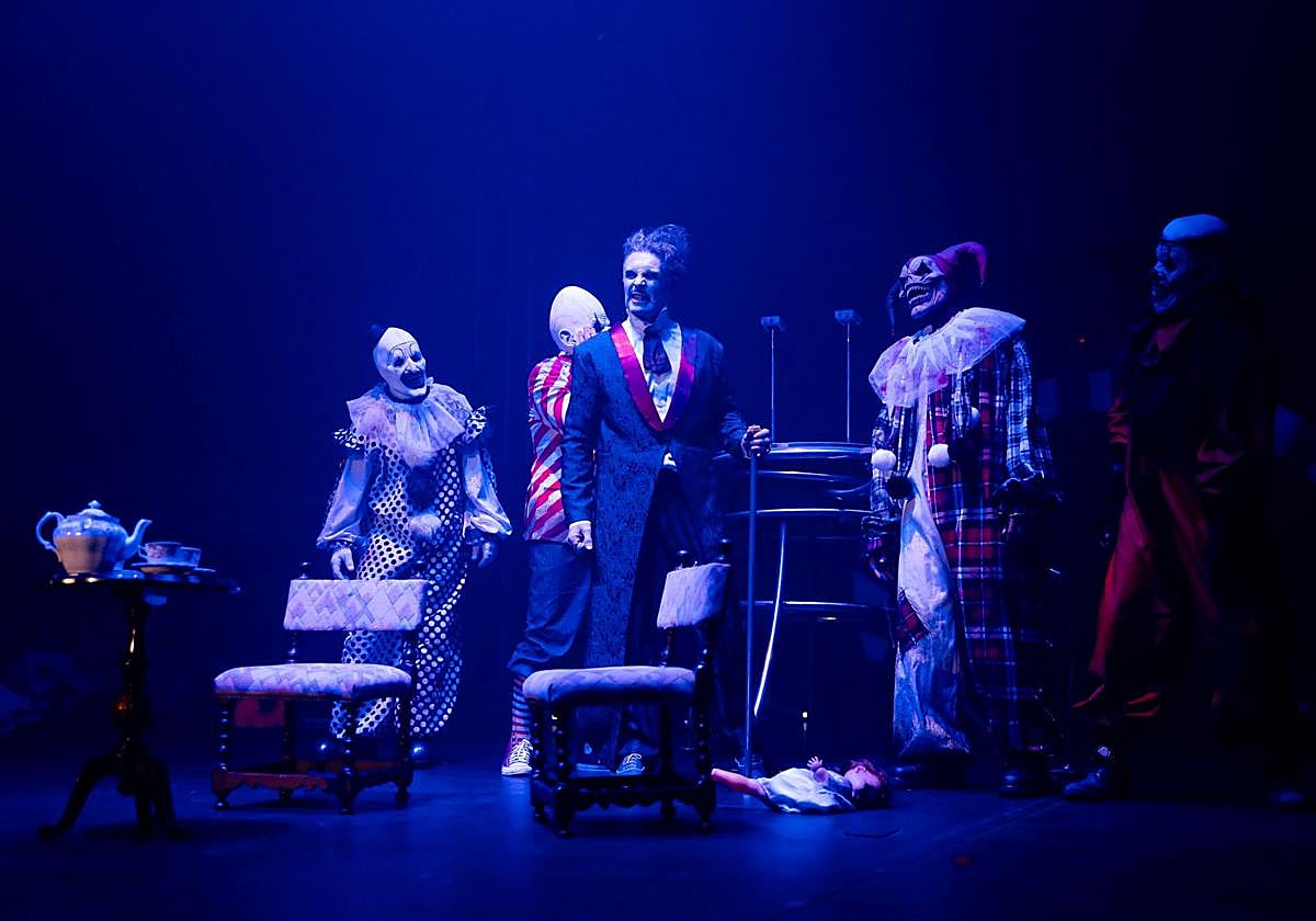 Los integrantes de Rossi Show Time en El Circo del Miedo.