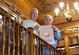 Jose Agustin Iturri y Asier Muniategi, en la presentación de la Feria del Libro Antiguo y de Ocasión, este jueves.