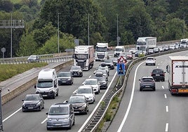 Las retenciones alcanzan los nueve kilómetros en la AP-8.