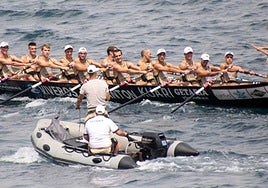 Ion Larrañagak bere mutilak zoriondu zituen Zarauzko Ikurriñaren amaieran egindako lanagatik.