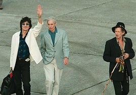 The Rolling Stones, sin Mick Jagger, en el aeropuerto de Hondarribia en 1998