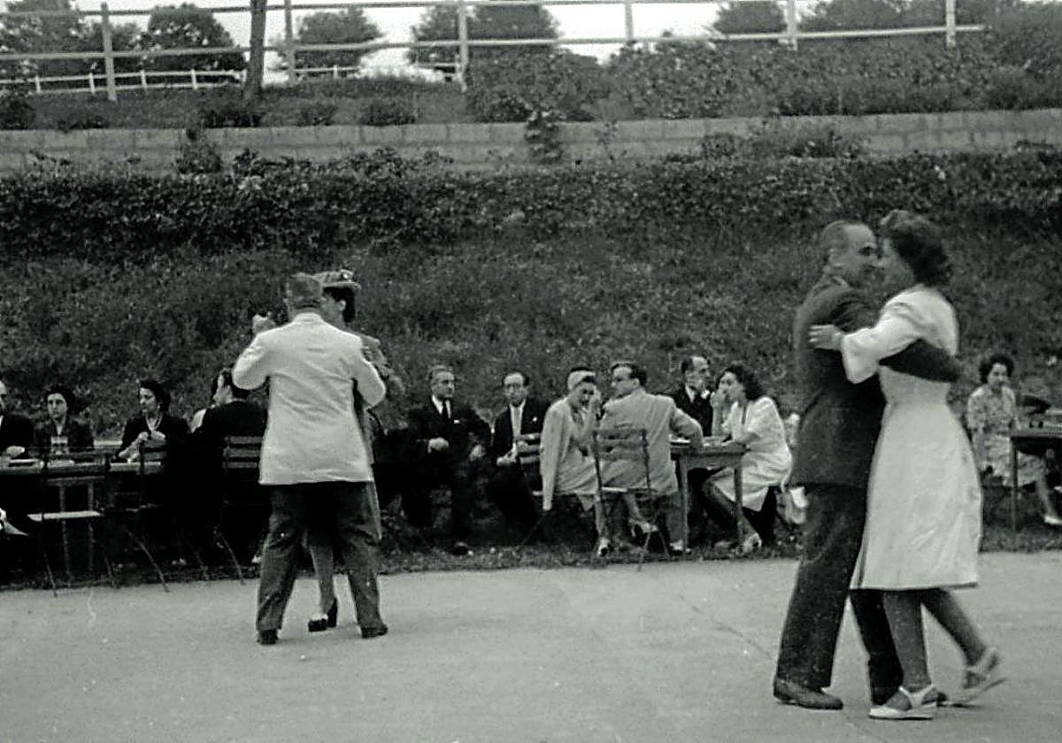 Bailando en la yeguada de Lore-Toki.