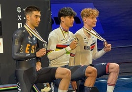 Urkaregi, con la medalla de plata.