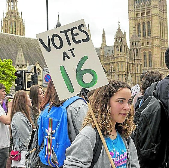 El voto de los 16 años se decanta por EH Bildu y Vox