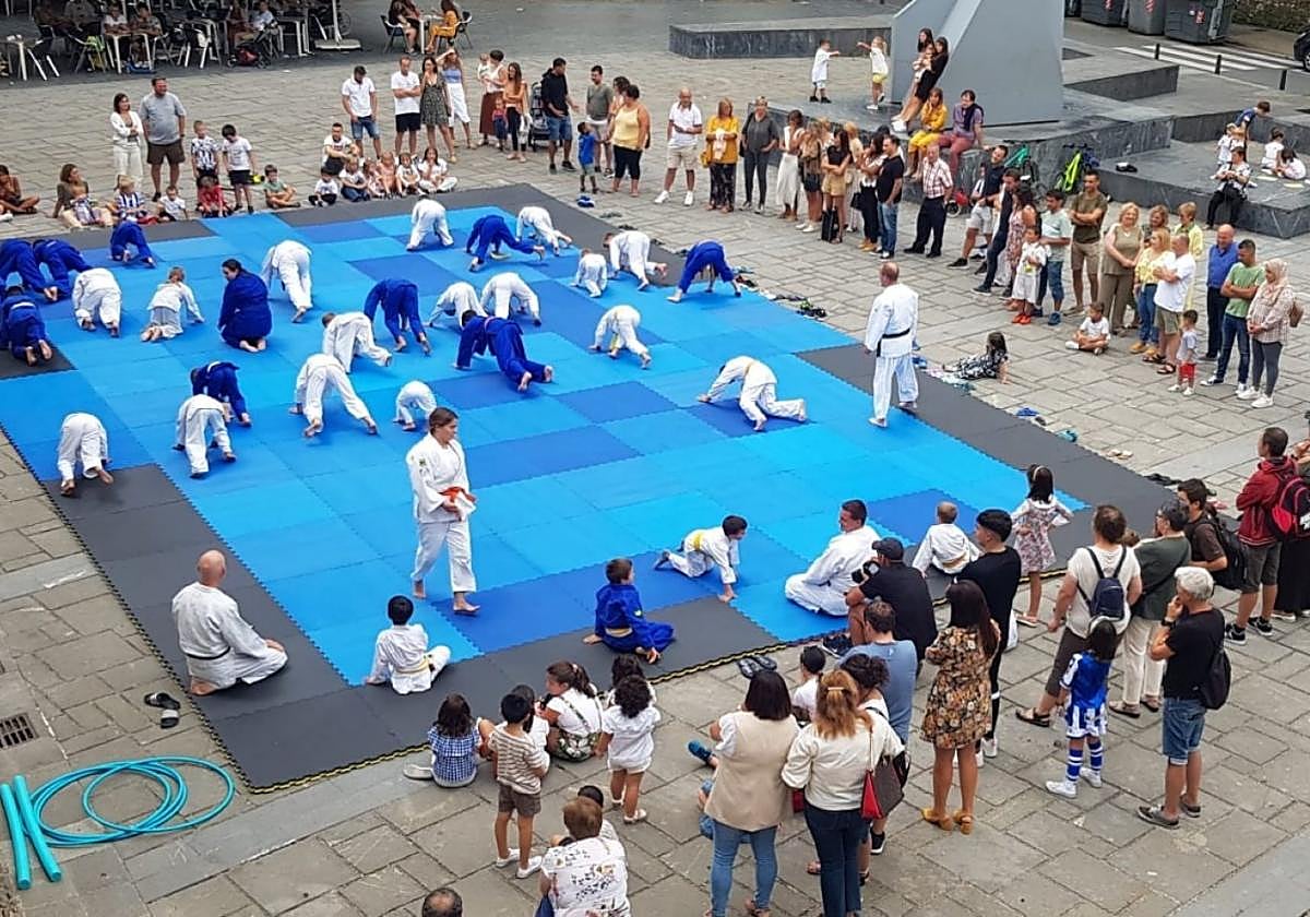 Exhibición del alumnado de judo de Azkoitia.