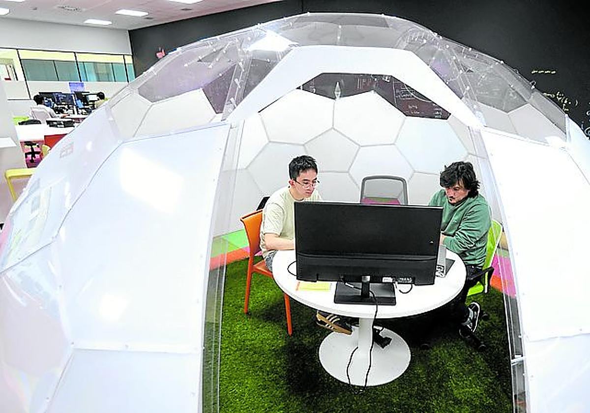 Trabajadores de Multiverse en Donostia.