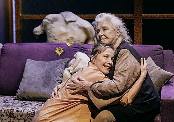 Lola Herrera y su hija, Natalia Dicenta, vuelven a trabajar juntas veinte años después en la obra 'Camino a La Meca'.