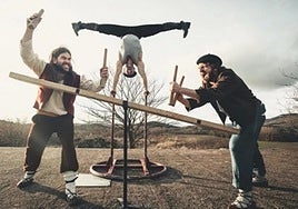 'Urbasa', un espectáculo circense sorprendente, que mezcla la txalaparta con la acrobacia, este domingo en Aldaba.