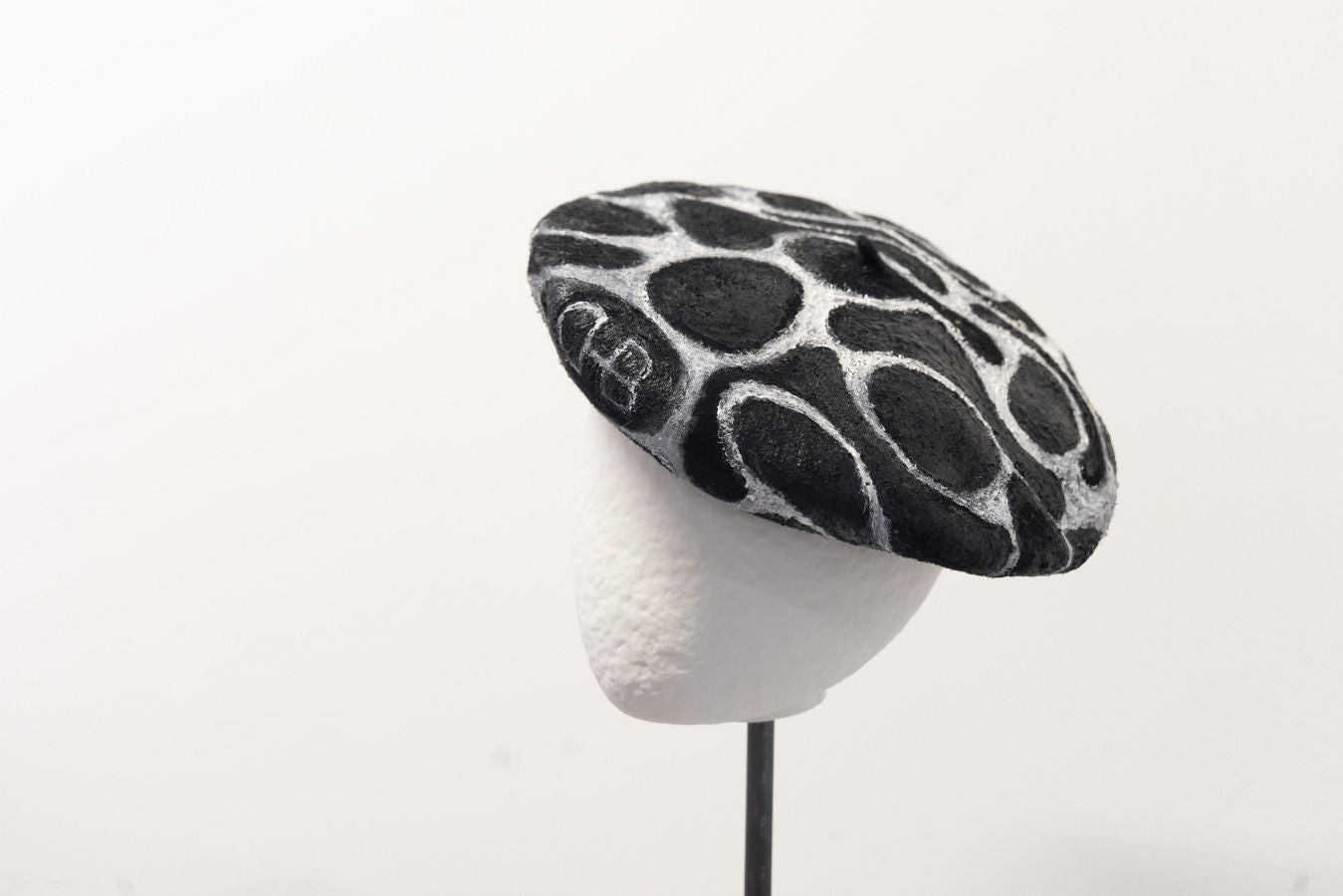 Arte y tradición en la exposición &#039;Txapelarte&#039;