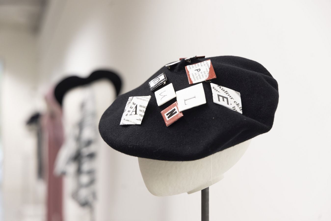 Arte y tradición en la exposición &#039;Txapelarte&#039;