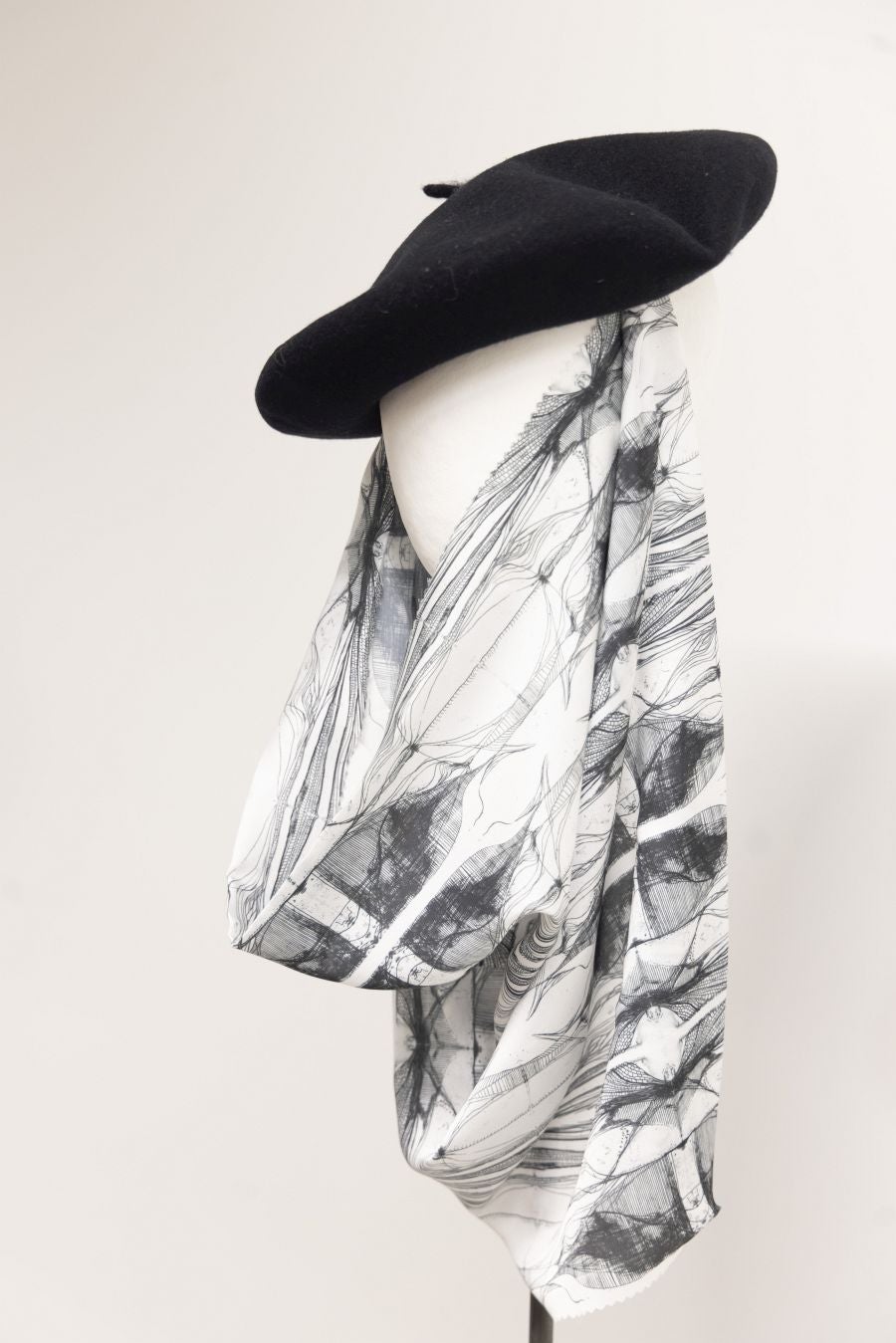 Arte y tradición en la exposición &#039;Txapelarte&#039;