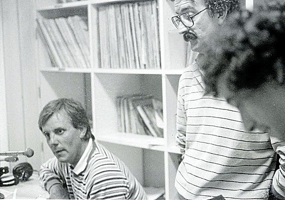 Pedro Osinaga, ante el micrófono de Radio San Sebastián.