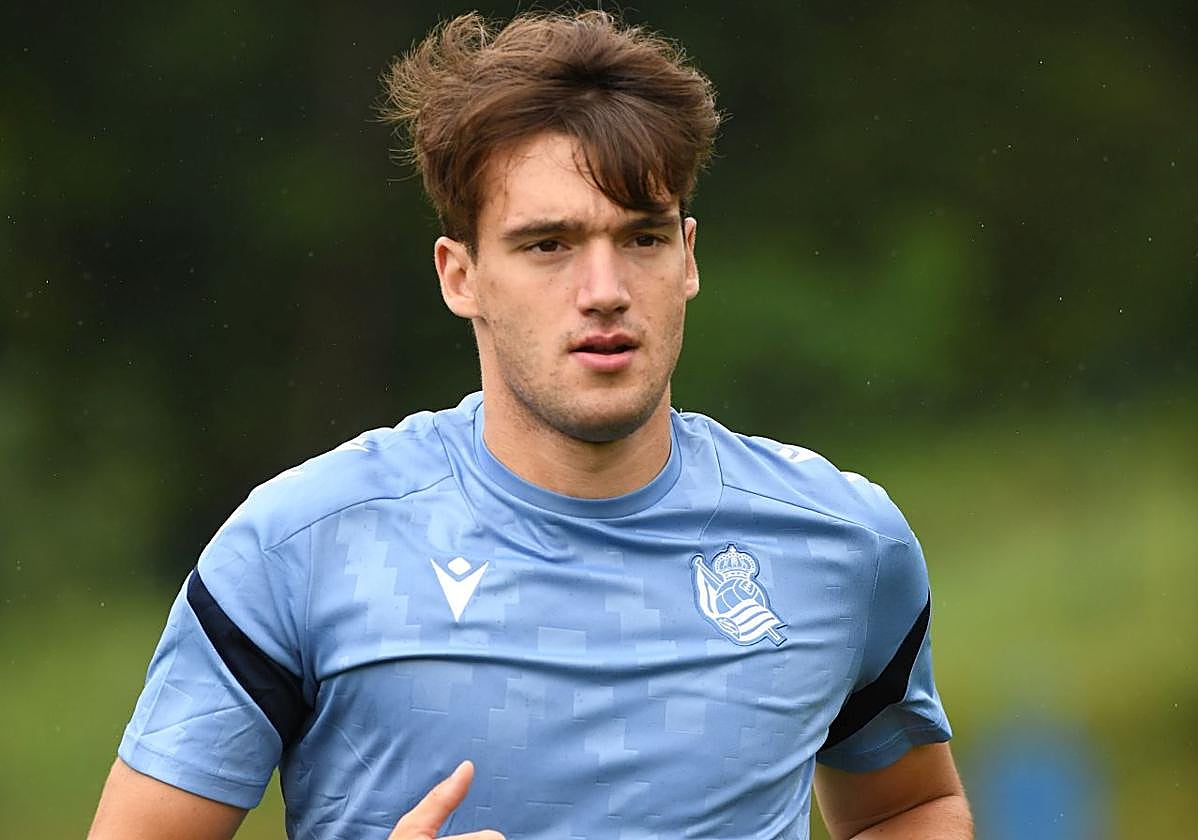 Urko se ejercita en uno de los entrenamientos con la Real en Zubieta.