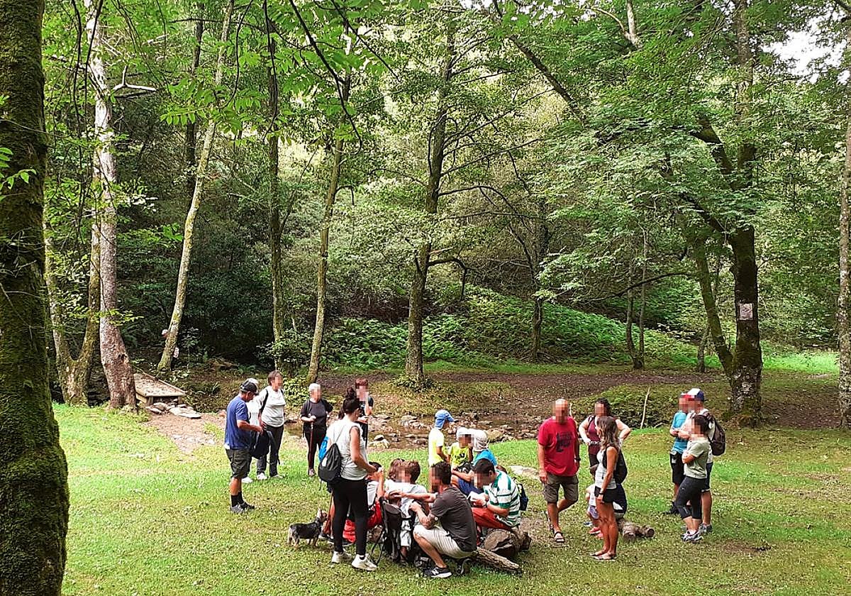 Los participantes en una salida organizada durante este mes en Listorreta.