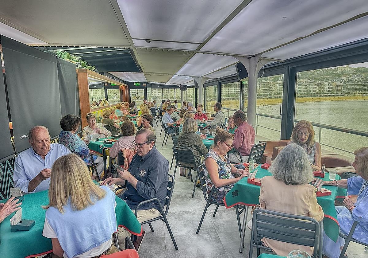 Las partidas se disputaron en la zona alta del club Náutico, con excelentes vistas a la playa de La Concha.