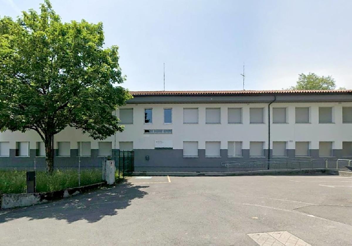 Irudian, Pello Errota ikastetxearen sarrera.