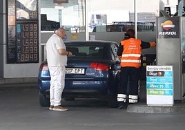 Llenar un depósito completo de gasolina cuesta 83 euros.