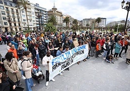 Concentración en Alderdi Eder contra el racismo.