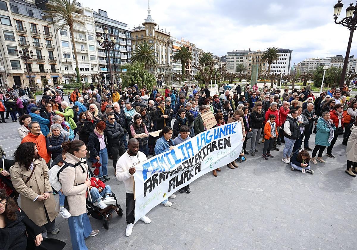 Concentración en Alderdi Eder contra el racismo.