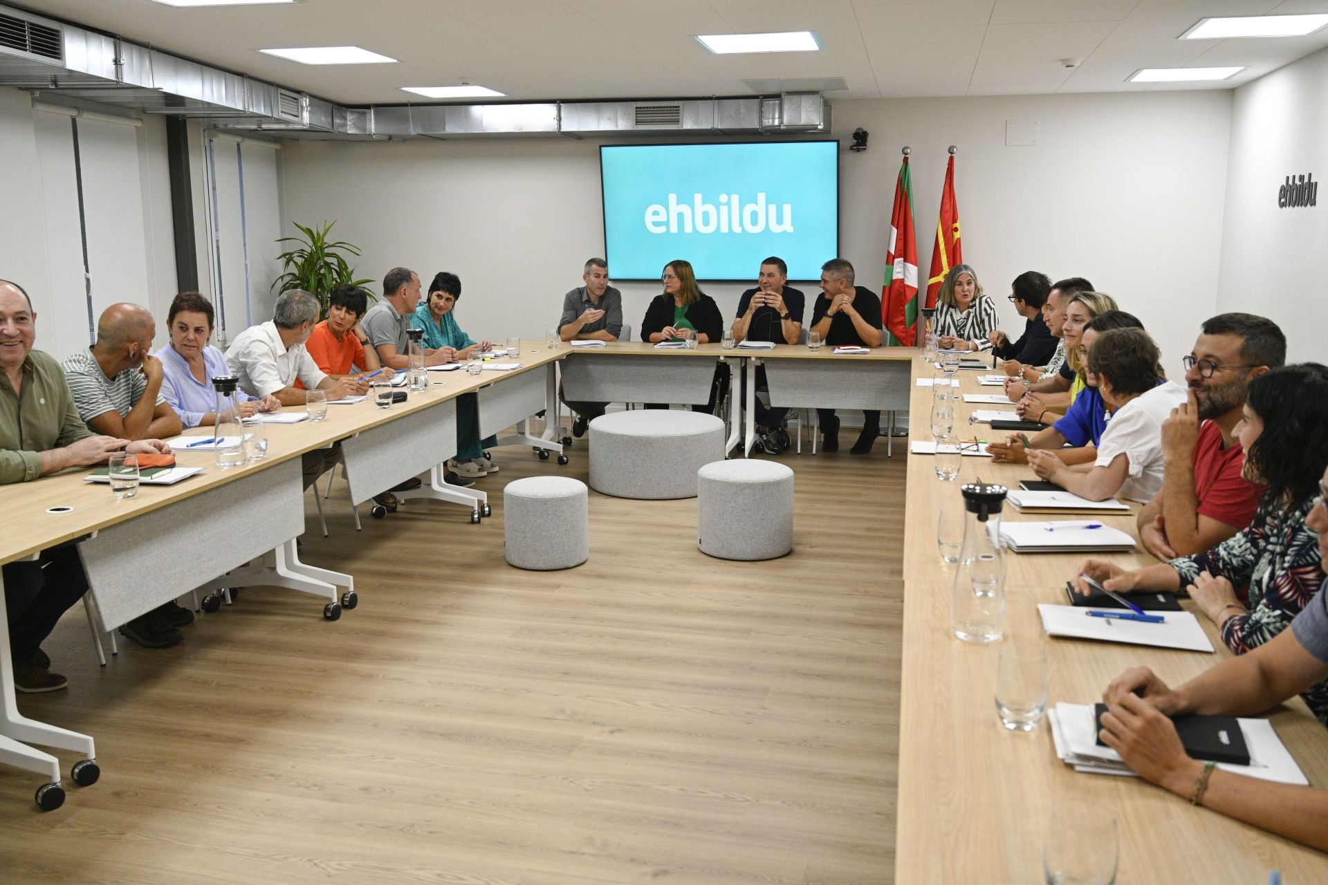 La Mesa Política de EH Bildu, reunida este jueves en Donostia.
