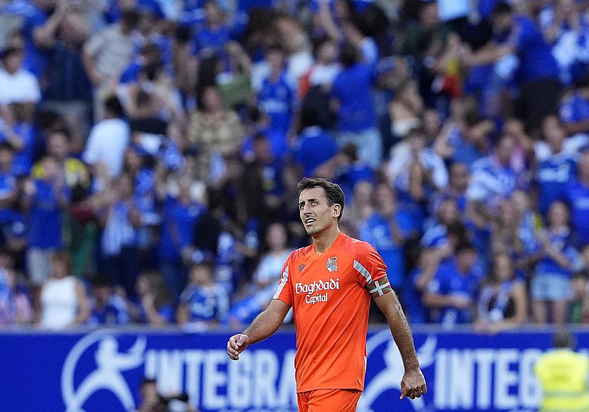 Oyarzabal ejemplifica la desesperación del equipo en Oviedo.