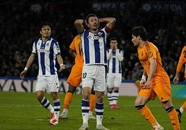 Oyarzabal se lamenta en la eliminatoria copera de la pasada campaña ante el Real Madrid.