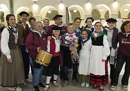 Marga Mercader y Eugenio García en el homenaje que les tributaron en la inauguración de la exposición de Kulturate en marzo.