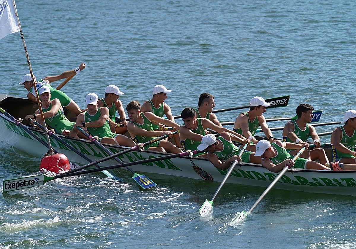 La trainera de Hondarribia B en la contrarreloj del sábado en Bilbao.
