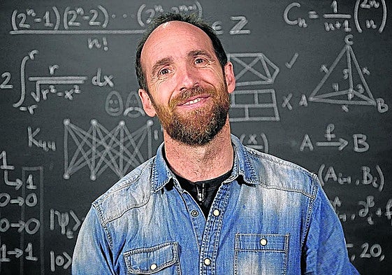 El matemático Eduardo Sáenz Cabezón charlará esta tarde en Tabakalera sobre la computación cuántica.