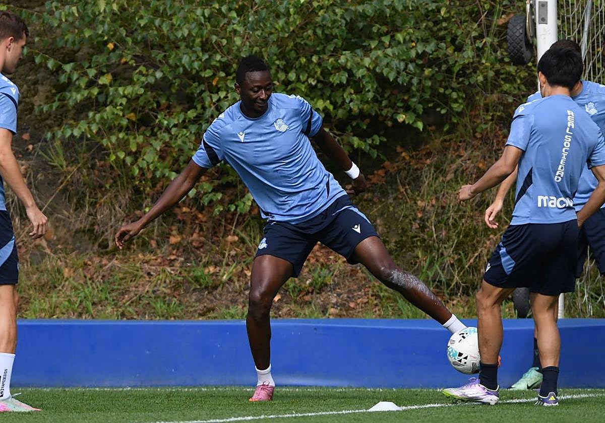 Umar Sadiq, durante un entrenamiento en Zubieta.